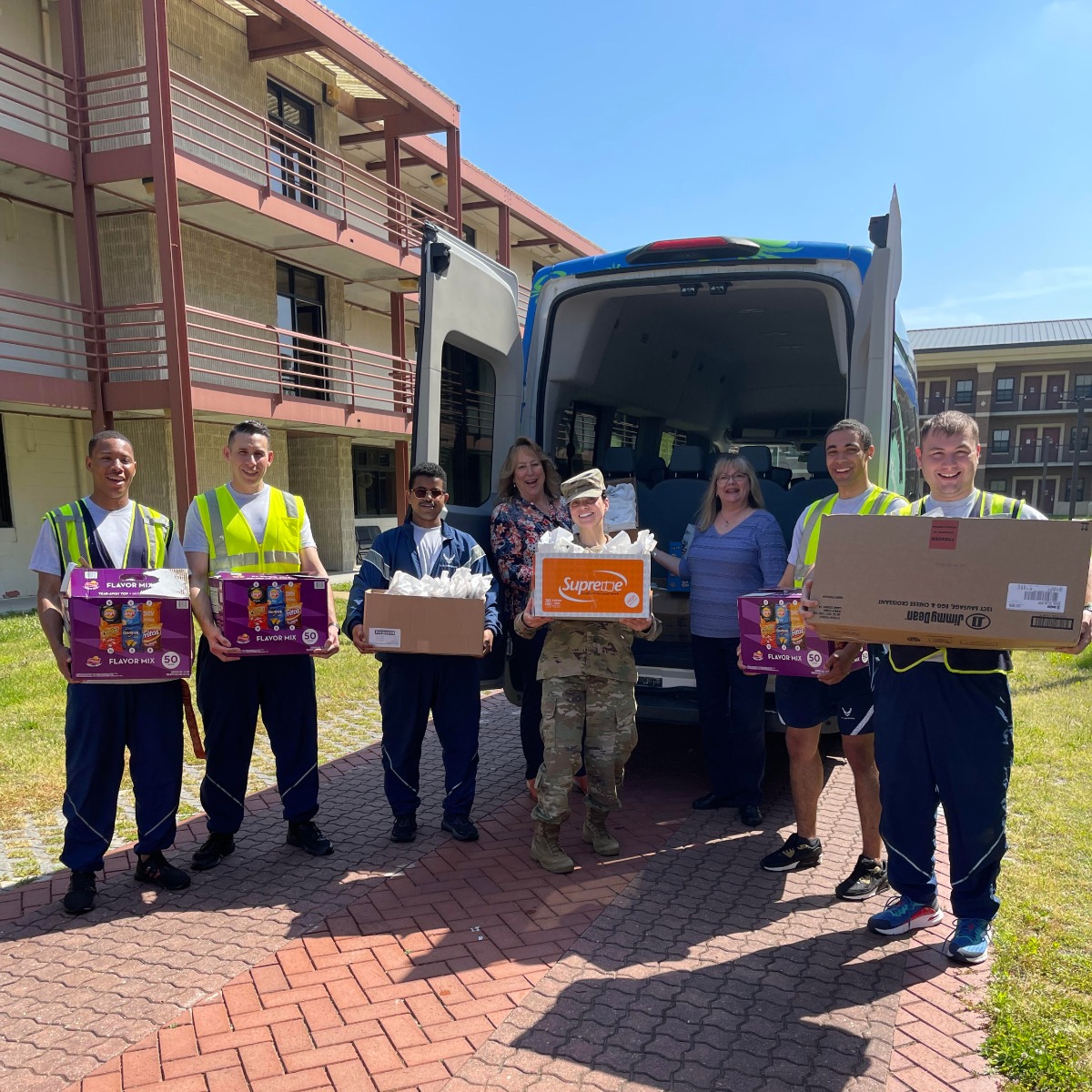 LCLA and Hampton CVB deliver Welcome Bags